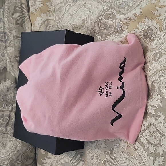 Beautiful Nina black peep toe heels - Picture 7 of 7